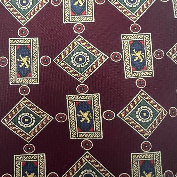 Tommy Hilfiger Vintage Lion Crest Geometric Print Silk Tie - Picture 13 of 13